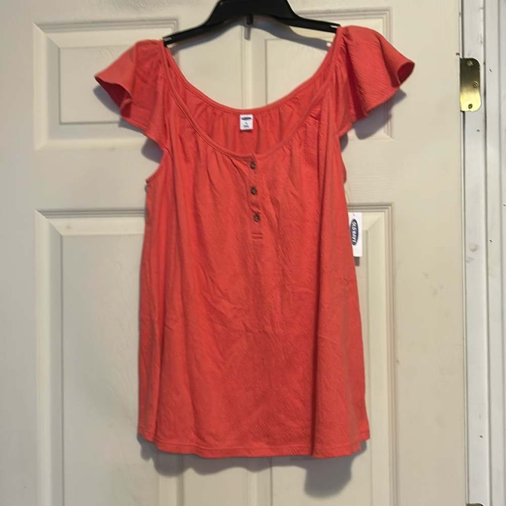 Old Navy Coral Short Sleeve Top Size Medium Flutter Sleeves buttoned scoop neck